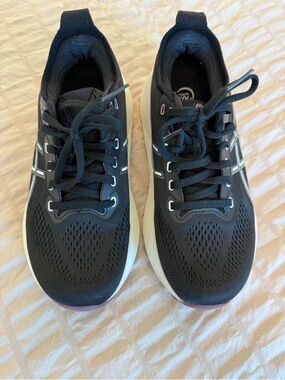 Asics Gel Kayano Black & White Running Shoe Subtle Purple Accent women’s 7.5